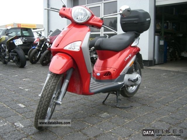 2005 Piaggio  Liberty 50 Motorcycle Scooter photo