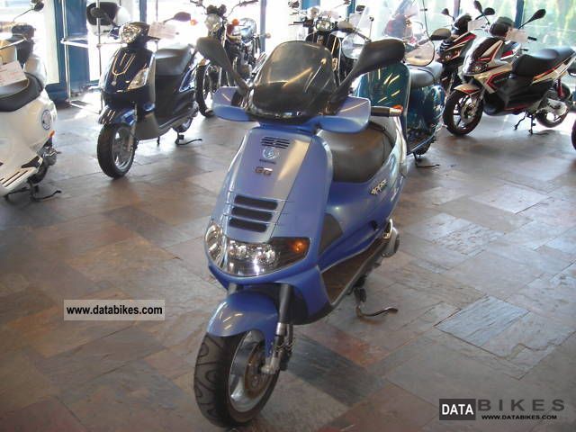 2003 Piaggio  Skipper 125 Motorcycle Scooter photo