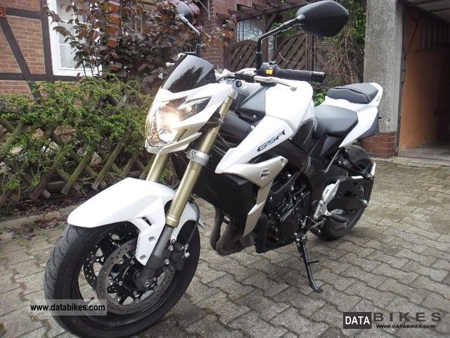 2011 Suzuki  GSR 750 Motorcycle Naked Bike photo