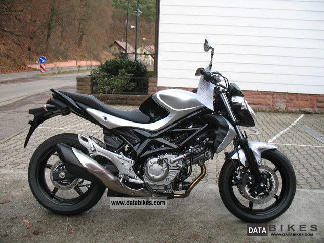 2012 Suzuki  Gladius SFV AL1 650 650 Motorcycle Streetfighter photo