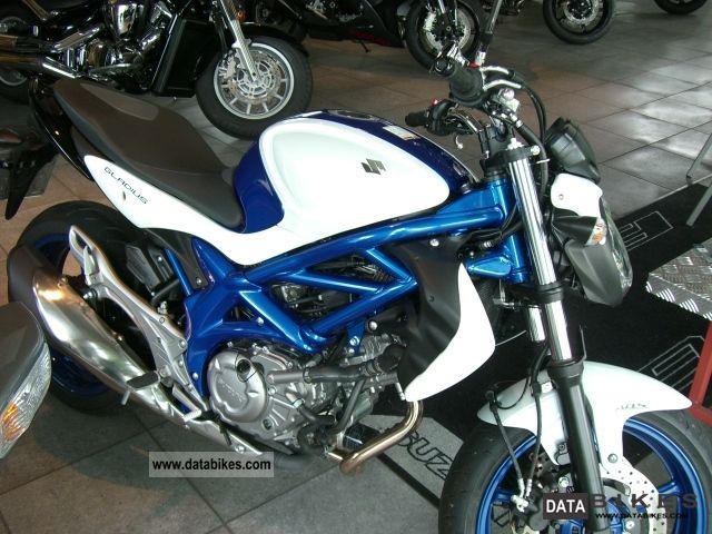 2011 Suzuki  SFV650 Motorcycle Naked Bike photo
