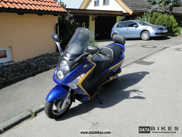 2009 SYM  GT 250 i Motorcycle Scooter photo
