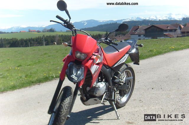 2006 Yamaha  XT125X Motorcycle Lightweight Motorcycle/Motorbike photo