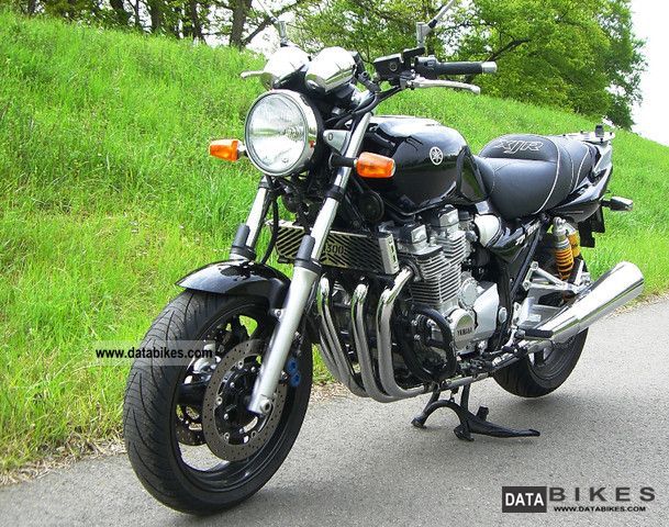 2004 Yamaha  XJR 1300 Motorcycle Naked Bike photo