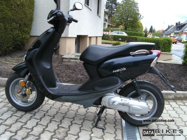 2002 Yamaha  Neos Motorcycle Scooter photo