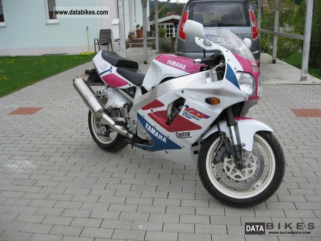 1993 Yamaha  YZF 750 Motorcycle Sports/Super Sports Bike photo