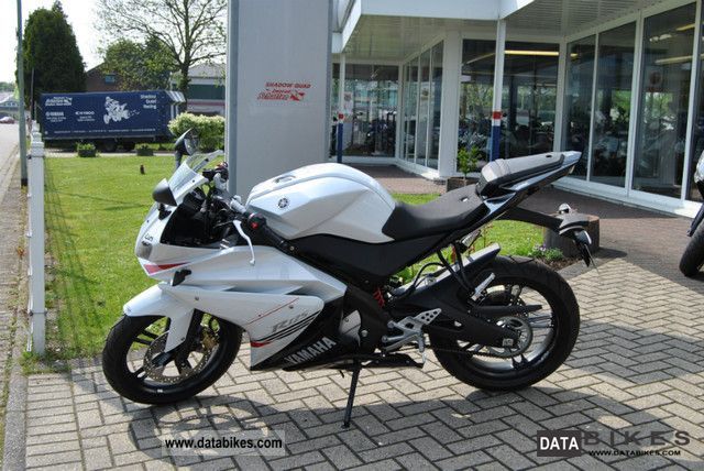 2011 Yamaha  YZF - 125 R Motorcycle Sports/Super Sports Bike photo