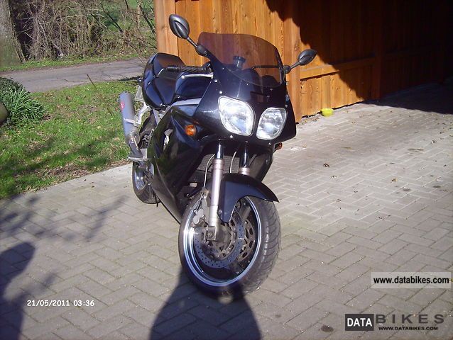 1995 Yamaha  Fzr 600 Motorcycle Sports/Super Sports Bike photo