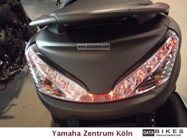 thumbnail image 2 of FABBRI 2688 DS Smoke Windscreen For Yamaha Majesty 400 (2009-2011) – Dark Tint 2 of 2