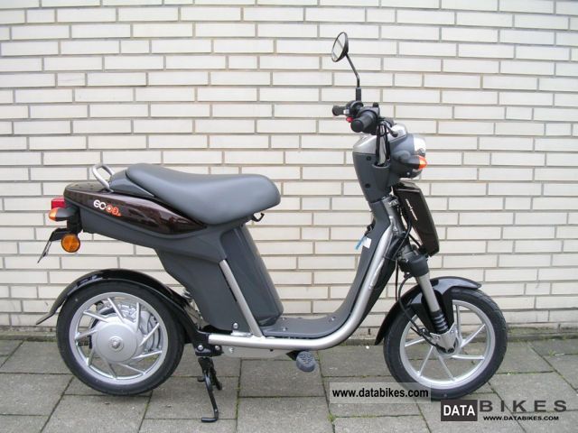 Yamaha  EC-03 electric scooter New moped 45 km / h 2011 Electric Motorcycles photo