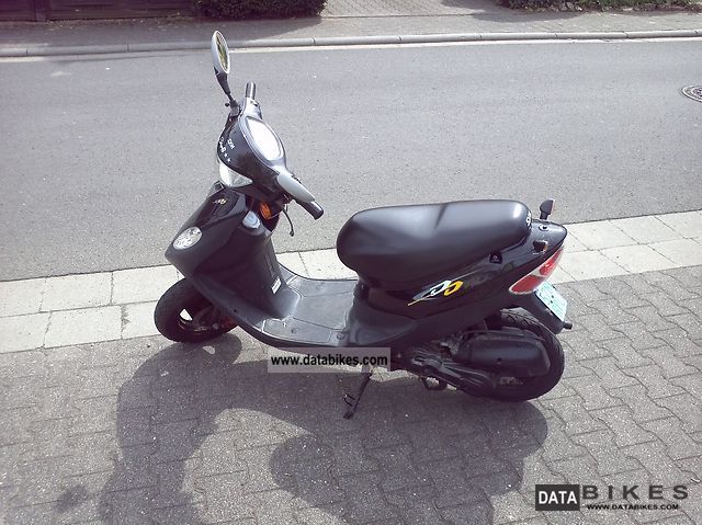 2005 SYM  DD 50 Motorcycle Scooter photo