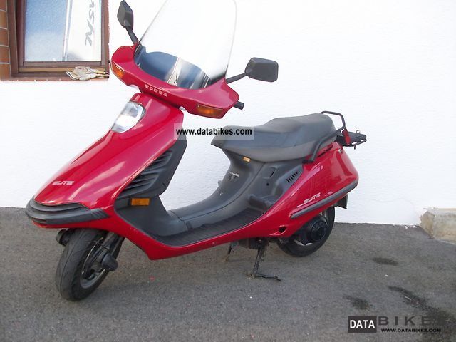 1991 Honda  CH150 Motorcycle Scooter photo