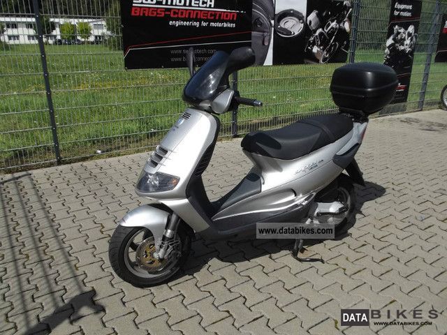 2001 Piaggio  Skipper 125 Motorcycle Scooter photo