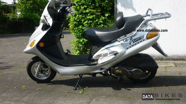 2005 Lifan  LF125 T-2C Motorcycle Scooter photo