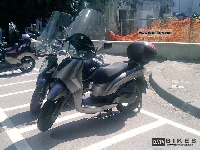 2009 Kymco  200 is 1400 EURO 2009 Motorcycle Scooter photo