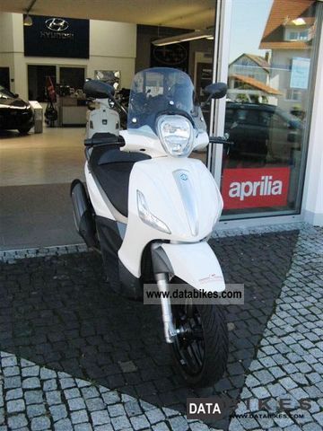 Piaggio  Beverly 350 Sport Touring ABS / ASR 2012 Scooter photo