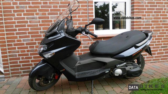 2010 Kymco  Xciting 500 Motorcycle Scooter photo