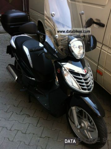 2011 Malaguti  Centro Motorcycle Scooter photo