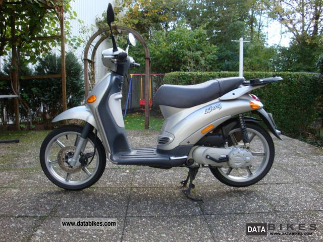 2003 Piaggio  Liberty 50 Motorcycle Scooter photo