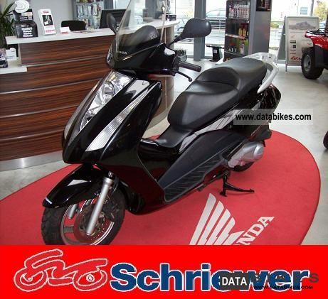 2005 Honda  FES125 Motorcycle Lightweight Motorcycle/Motorbike photo