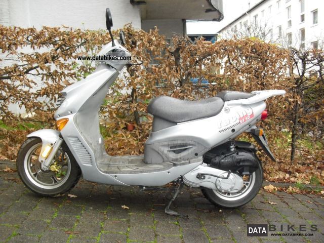 2007 Keeway  Hyosung / Hyundai SF 50 Racing entered 45 km / h Motorcycle Scooter photo