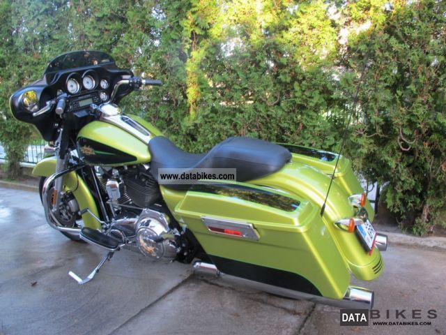 2011 Harley Davidson FLHX