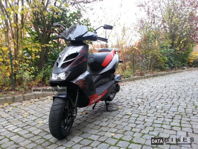 2012 Aprilia  Sr Street 50 with factory warranty Motorcycle Motor-assisted Bicycle/Small Moped photo