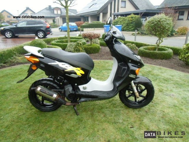 2003 Honda  X8R moped scooter with 25 kmh approval Top Motorcycle Scooter photo