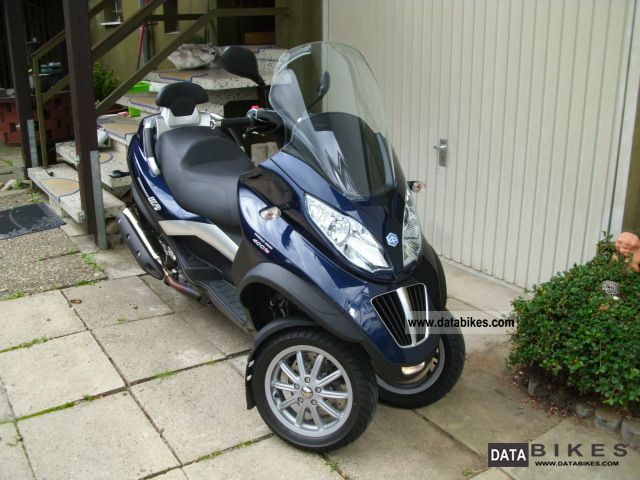 2011 Piaggio  MP3 Driving with car license! Motorcycle Trike photo