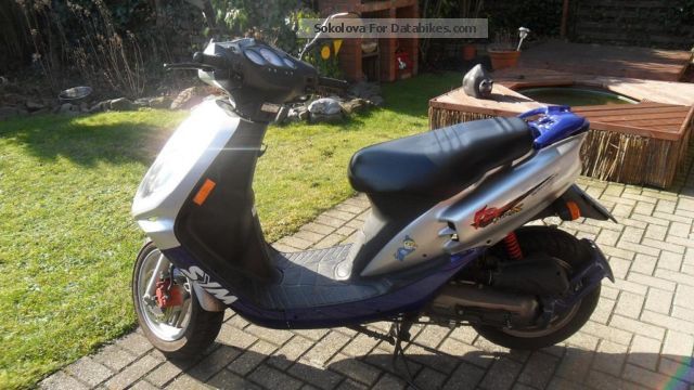 2004 SYM  euro 50 Motorcycle Scooter photo