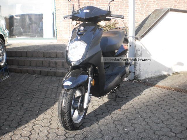 2012 SYM  Symply AV05W 50CM, LIKE NEW 2900 KM; HELMET; Motorcycle Motor-assisted Bicycle/Small Moped photo