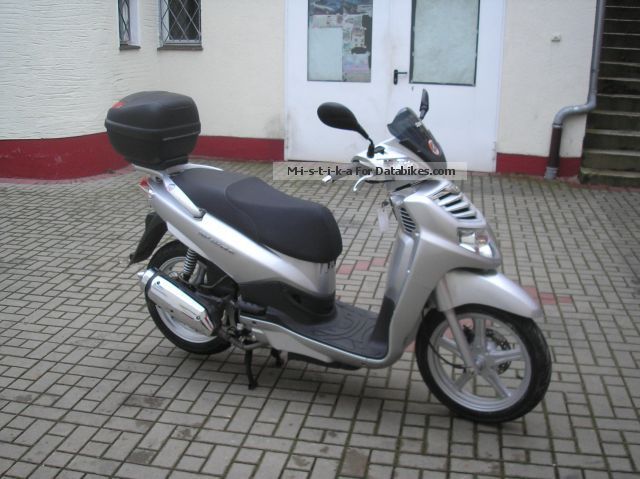 2010 SYM  EVO HD 2 ------\u003e 1.Hand ---\u003e Top ---\u003e new tires Motorcycle Scooter photo