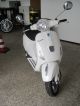2012 Vespa  LX 150 ie 3 V Motorcycle Scooter photo 2