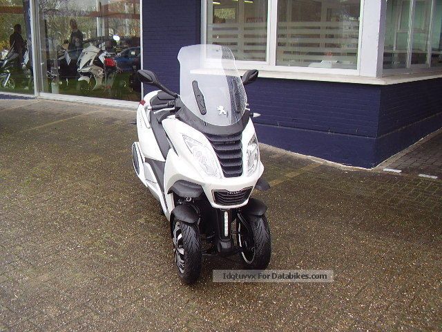 2013 Peugeot  Metro Pollis Motorcycle Trike photo
