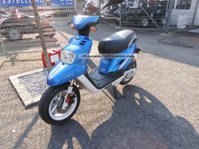 2009 MBK  FIZZ moped Motorcycle Scooter photo